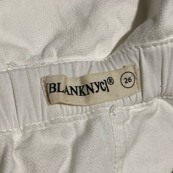 Cute high waisted white shorts with a bow - Picture 4 of 4